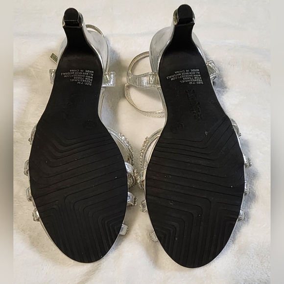 Silver Rhinestone Beaded Strappy Heels by Silver Slipper, EUC, Size 7 - Picture 4 of 4